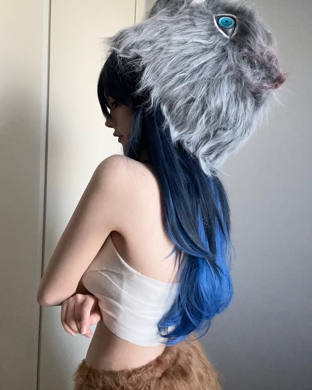 QWER女团成员《Hina ひな》可爱外表暗藏性感！女子宝藏乐团一员！