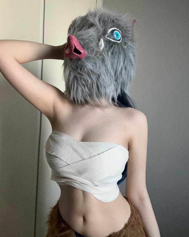 QWER女团成员《Hina ひな》可爱外表暗藏性感！女子宝藏乐团一员！