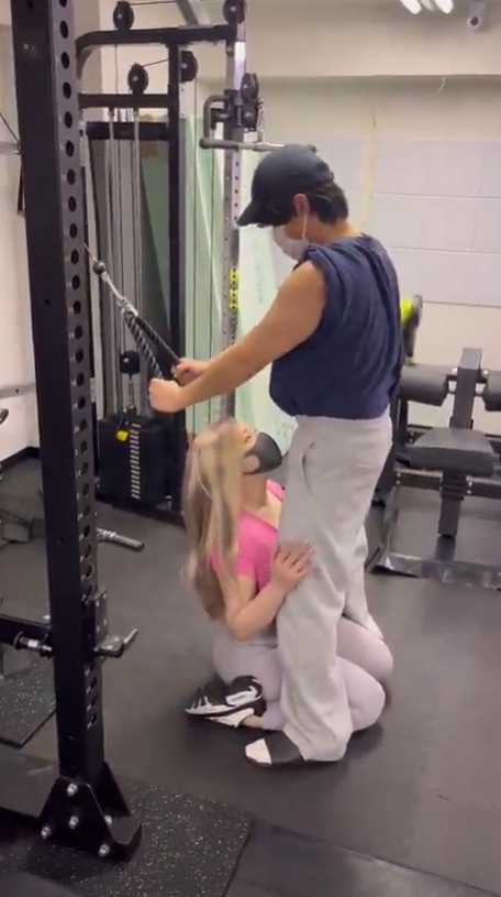 美女健身教练《MAi》推新课程「改善O功能障碍」！光看宣传片就有疗愈效果？