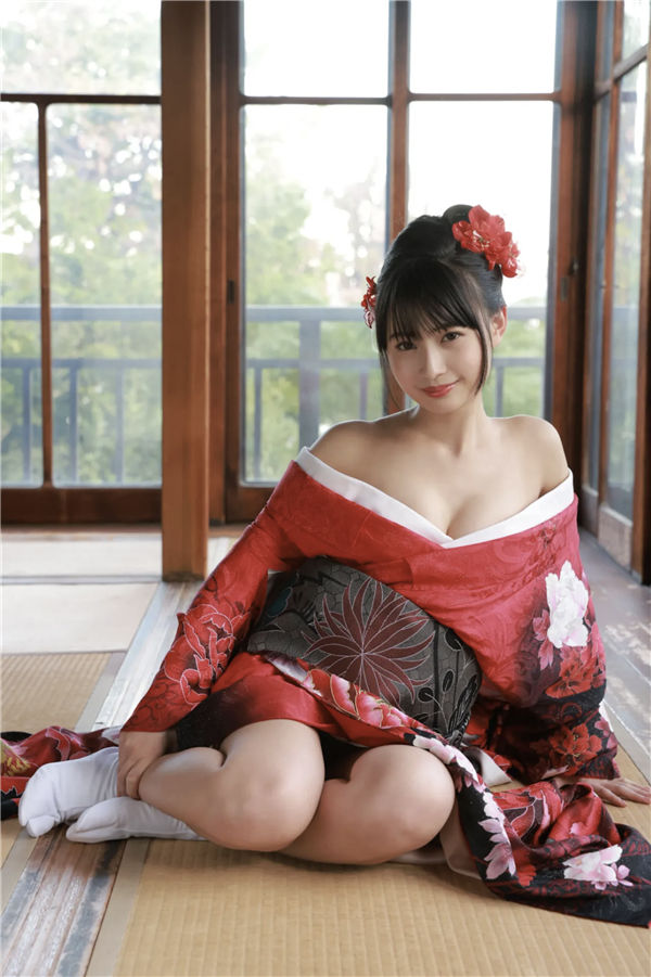 演歌美女《望月琉叶》脱掉和服露出火辣好身材！打破传统印象性感不藏私！