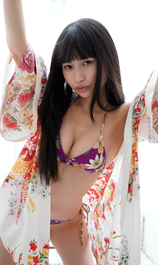 演歌美女《望月琉叶》脱掉和服露出火辣好身材！打破传统印象性感不藏私！