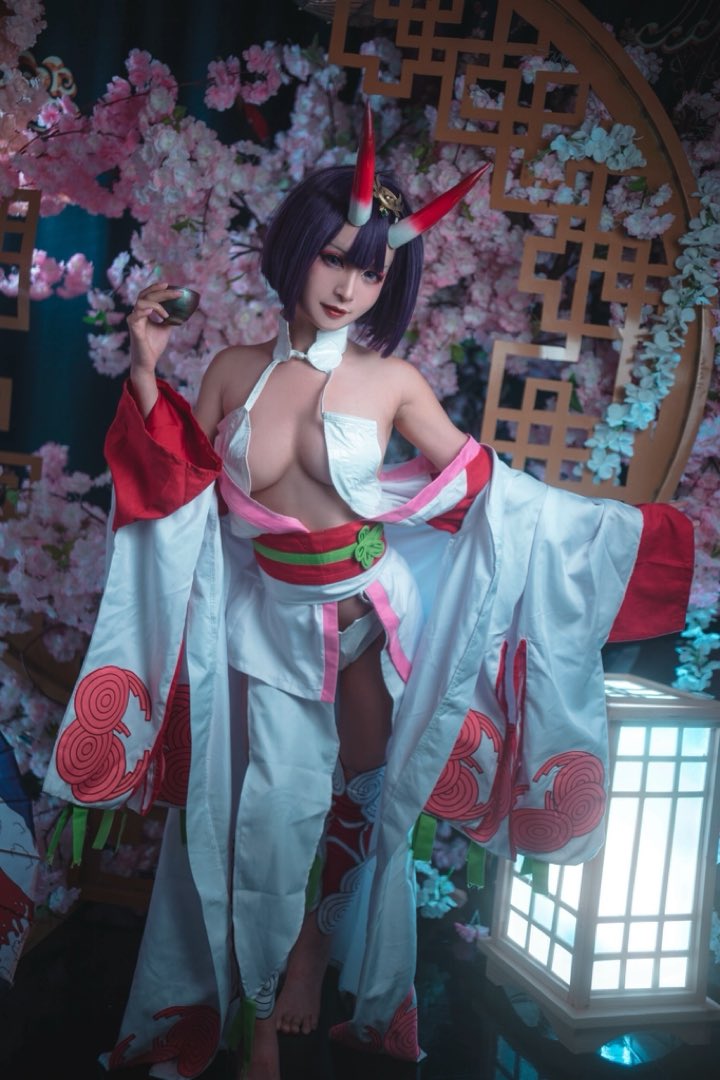 还没露点但涩气飘香《九九八》小心思偷偷藏不住！让人想帮她脱下衣服！