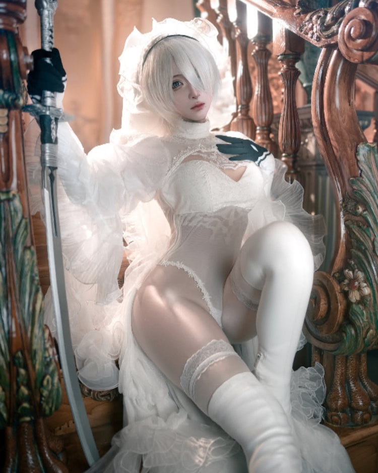 朦眼更色气！日本Coser《いも》扮演「尼尔：自动人形」展现胸大腿长性感好身材！