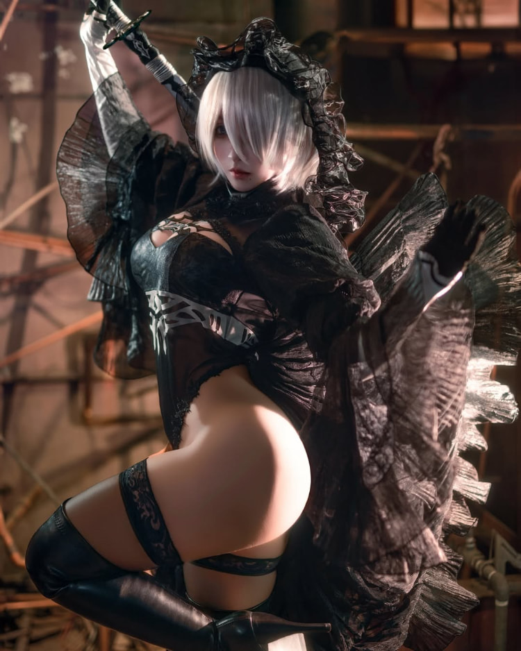 朦眼更色气！日本Coser《いも》扮演「尼尔：自动人形」展现胸大腿长性感好身材！