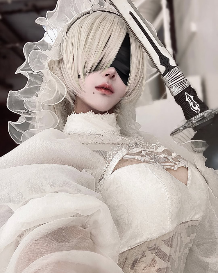 朦眼更色气！日本Coser《いも》扮演「尼尔：自动人形」展现胸大腿长性感好身材！