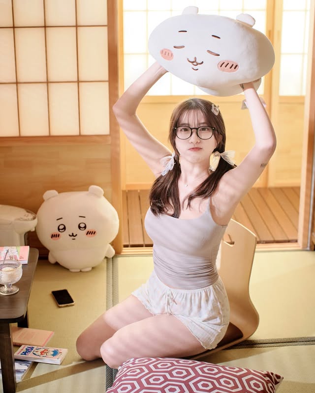 香妹《Hayley Wong》清纯又可爱！却有藏不住的危险胸器...