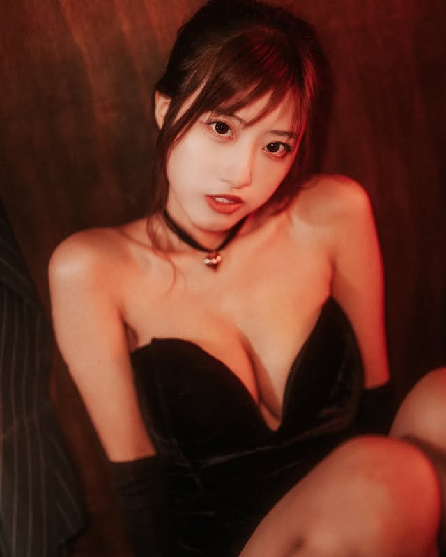 香妹《Hayley Wong》清纯又可爱！却有藏不住的危险胸器...