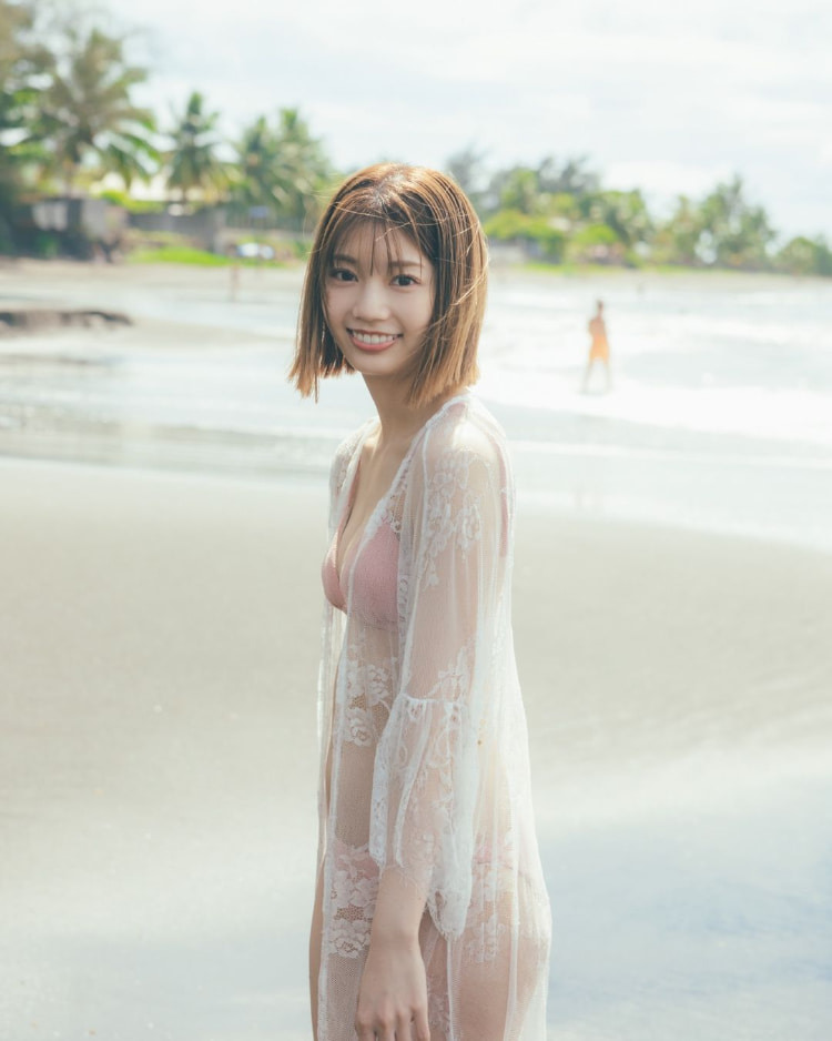 短发更有夏天风情!日向坂偶像《高本彩花》毕业后将清纯性感写真送给大家!