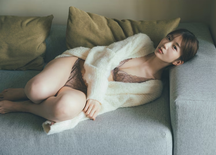 短发更有夏天风情!日向坂偶像《高本彩花》毕业后将清纯性感写真送给大家!