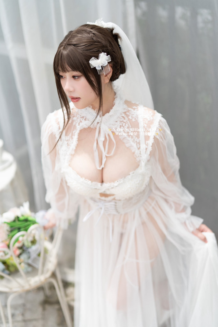 穿什么都白皙！网红《一只废喵》无法忽视的乳白「大白兔」！