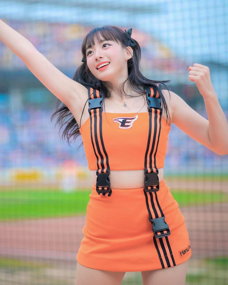 撕漫美女《河智苑하지원》啦啦队最闪耀的美颜!史上最年轻入队女子其一!