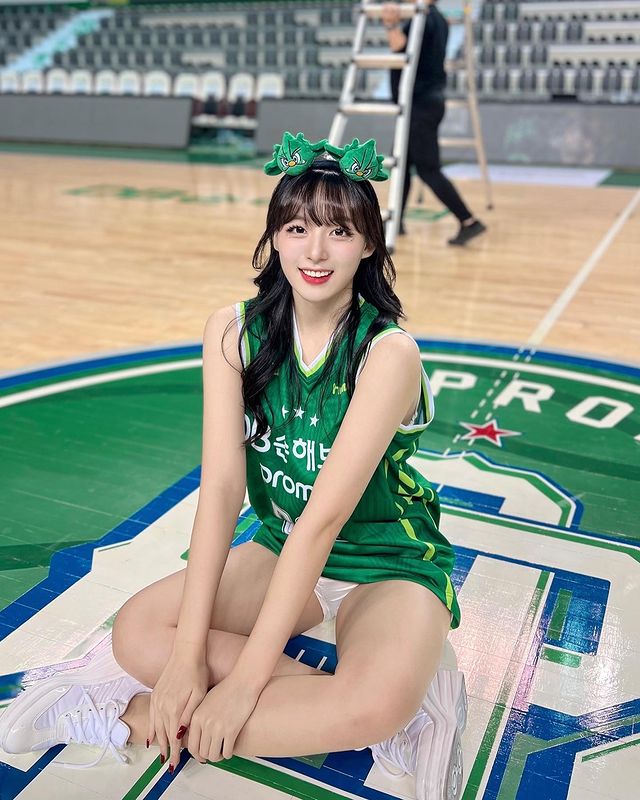 撕漫美女《河智苑하지원》啦啦队最闪耀的美颜!史上最年轻入队女子其一!