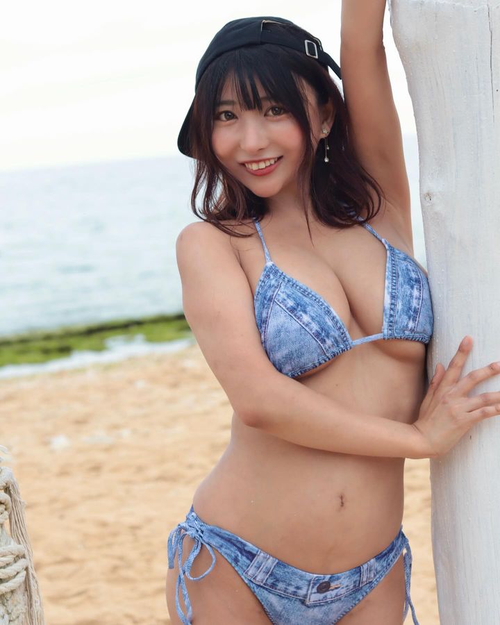 重量级的画面！超大杯集结《4位日本美女比基尼合照》引发网友选择困难！