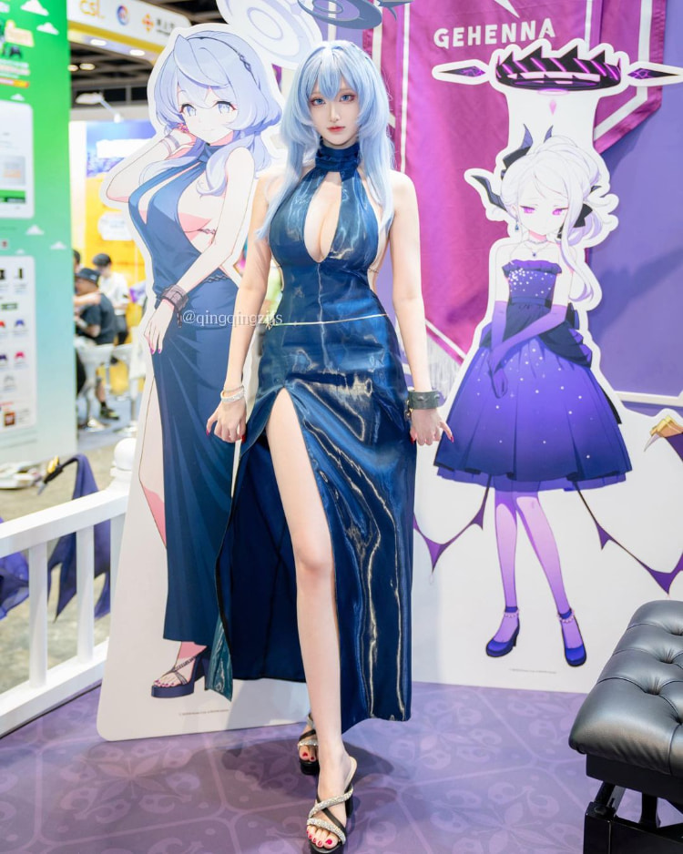 修长美腿配深Ｖ奶沟！《青青子Js》修长身型大方满足腿控、胸奴的需求！