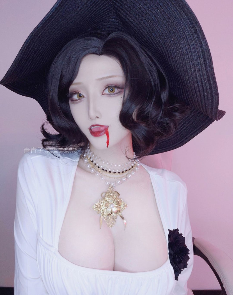 修长美腿配深Ｖ奶沟！《青青子Js》修长身型大方满足腿控、胸奴的需求！