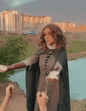 美女完美还原《艾尔登法环》玛莉卡、玛莲妮亚和梅琳娜！拍成电影超适合！