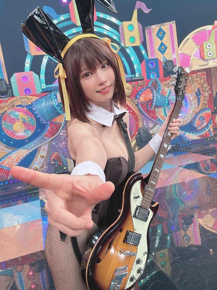 知名COS「えなこ」超真实还原《凉宫春日的忧郁》兔女郎!还热唱「God knows」歌喉超赞!