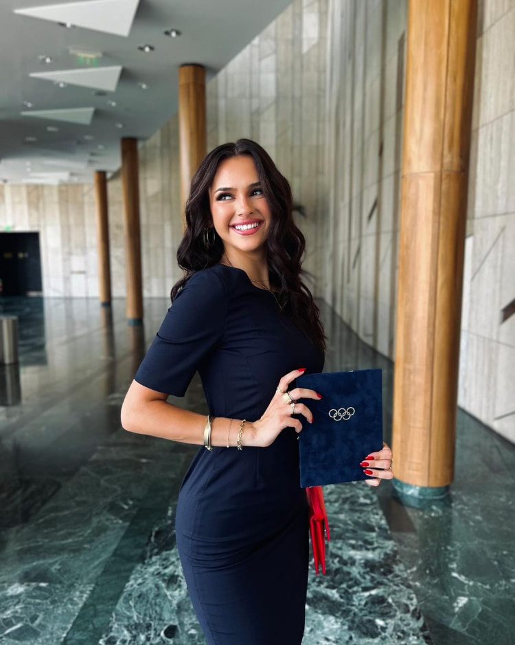 2024巴黎奥运《Luca Szucs》击剑场最辣美女！小组赛惜败但美貌绝对有金牌！