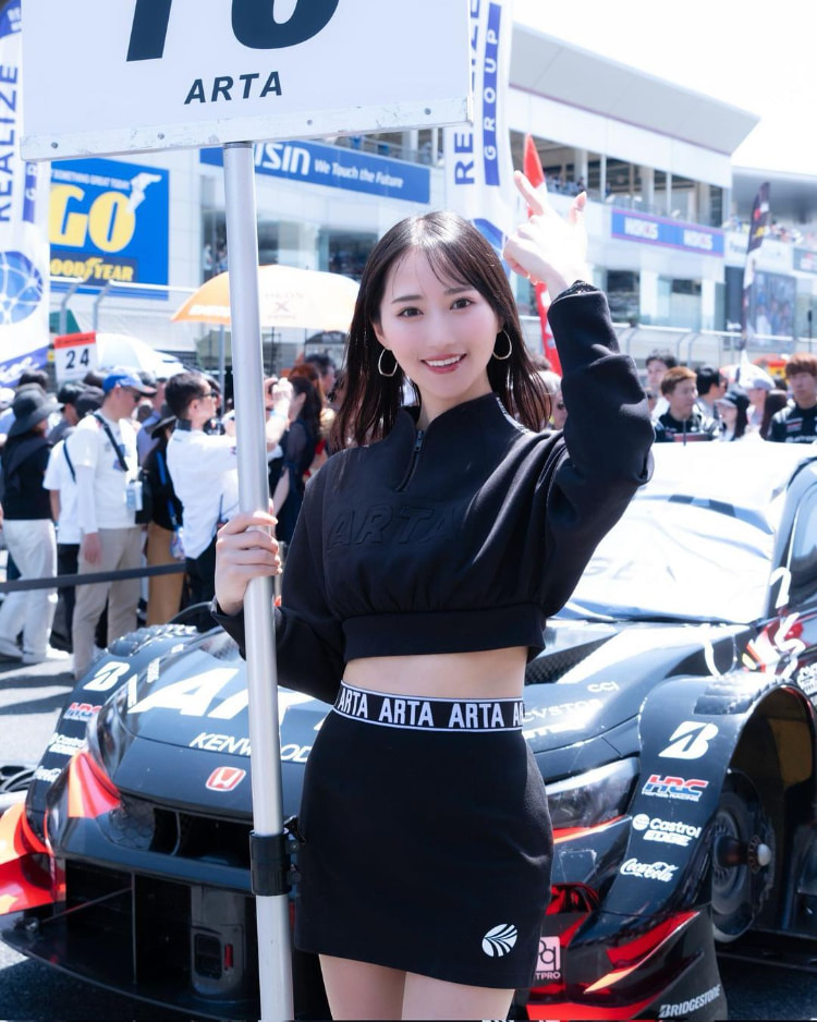 长发带出气质!混血儿实况主《川瀬もえ》甜美脸蛋与性感美乳全都拥有!