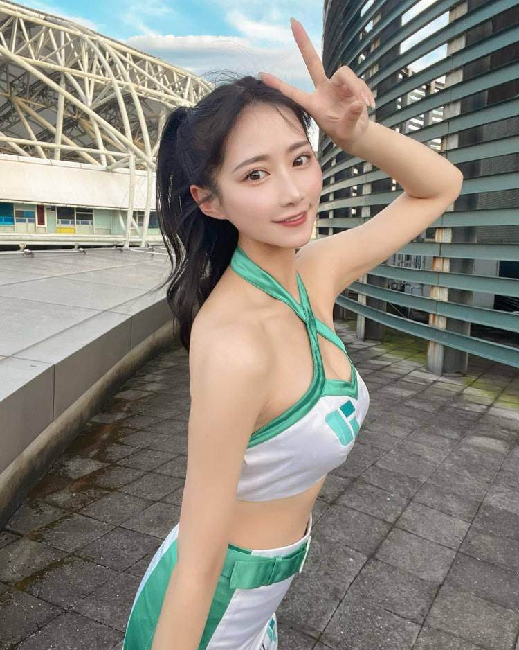 长发带出气质!混血儿实况主《川瀬もえ》甜美脸蛋与性感美乳全都拥有!