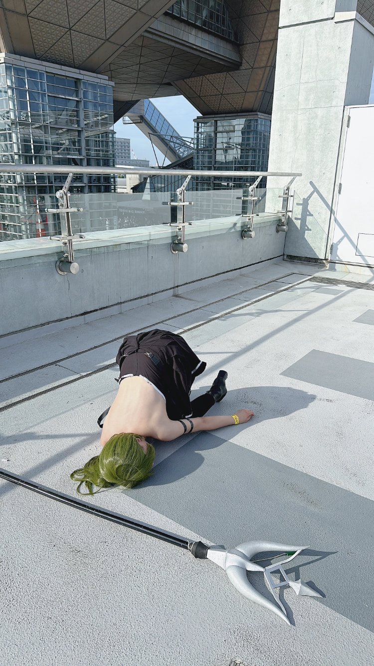 敬业Cos《けぇこ》还原你爱的《葬送的芙莉莲》尤贝尔！甚至还踩你一下？