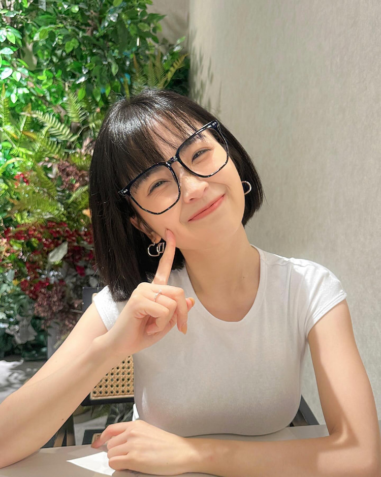 港妹神似林依晨！胸猛系YTR《嘉盈》短发搭嫩颜搭厚唇简直清纯无敌！