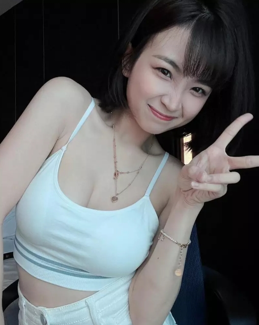 港妹神似林依晨！胸猛系YTR《嘉盈》短发搭嫩颜搭厚唇简直清纯无敌！