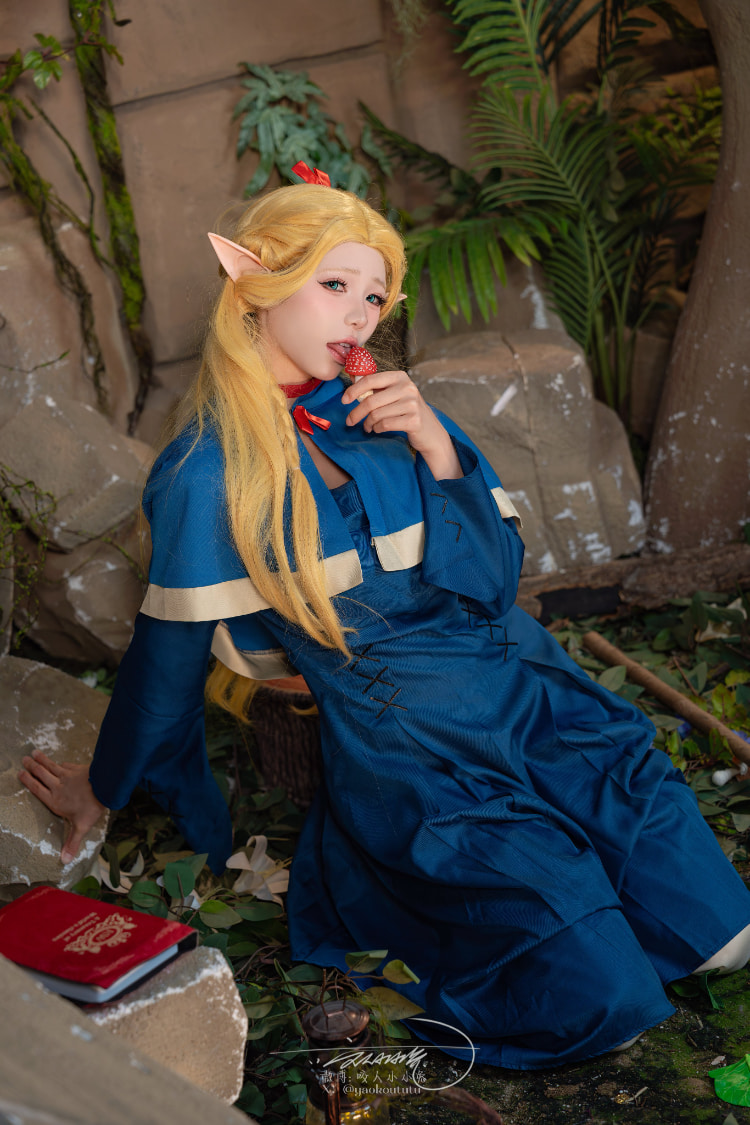 爱吐舌的涩女《Yiko湿润兔》注重细节的大尺度还原！简直媚魔转世？