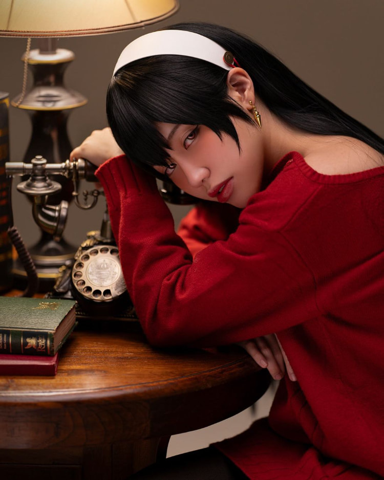 抓不住！越南正妹《Ain Nguyen》全裸Cosplay展现超大奶量！