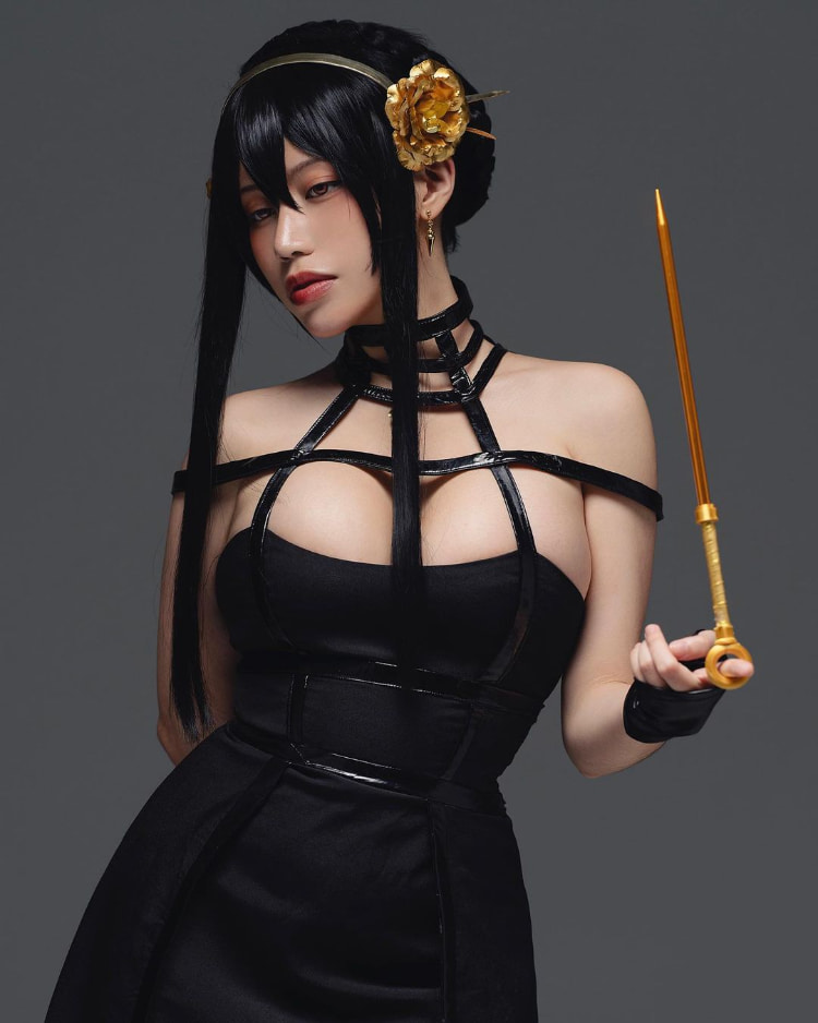 抓不住！越南正妹《Ain Nguyen》全裸Cosplay展现超大奶量！