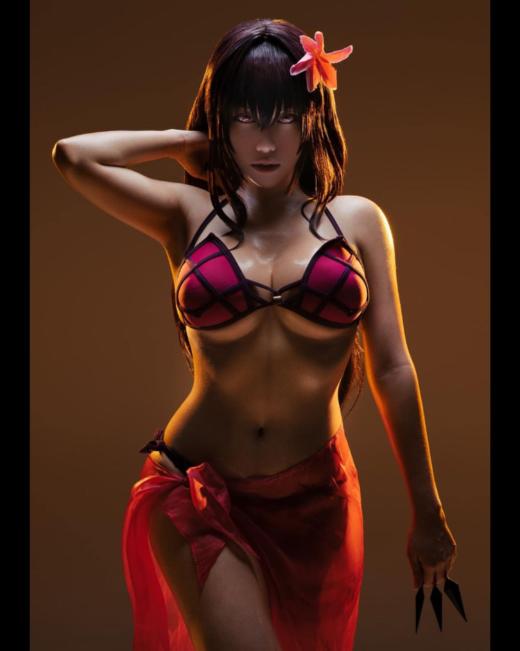 抓不住！越南正妹《Ain Nguyen》全裸Cosplay展现超大奶量！