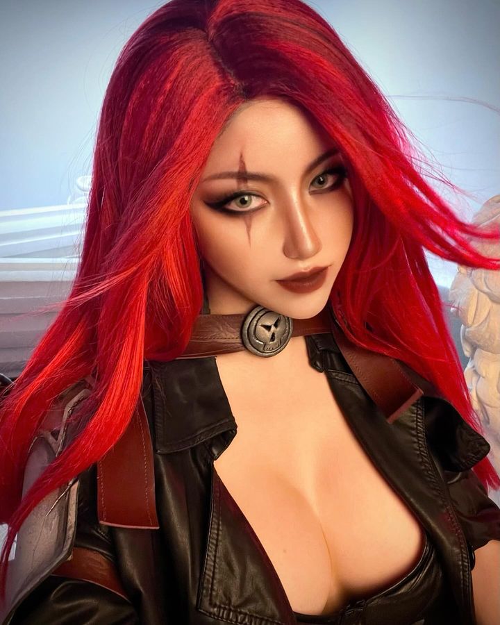 抓不住！越南正妹《Ain Nguyen》全裸Cosplay展现超大奶量！