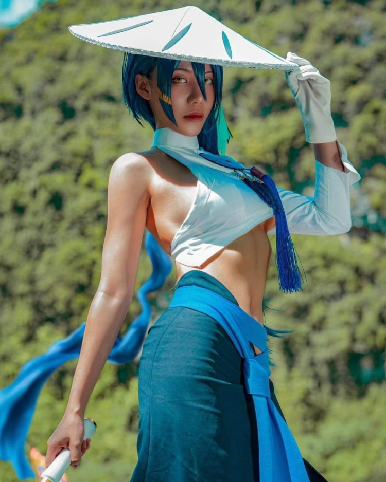 抓不住！越南正妹《Ain Nguyen》全裸Cosplay展现超大奶量！