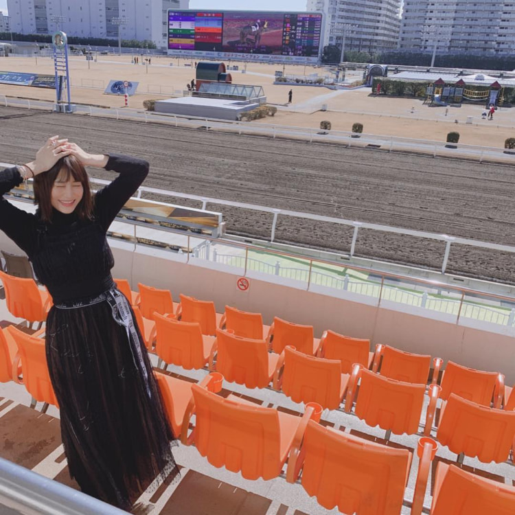 性感女孩《司马わかな》帮你预测赛马！是具有文青感的「赛马娘」？！