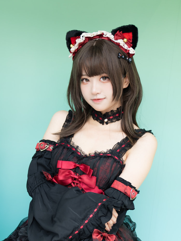 可爱的娇羞感！嫩乳微露《千阳》散发清纯迷人的性感味道！