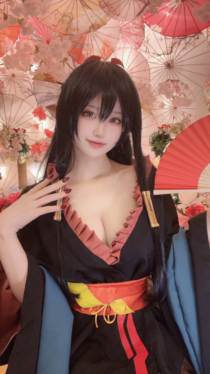 可爱的娇羞感！嫩乳微露《千阳》散发清纯迷人的性感味道！