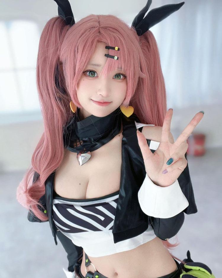 可爱的娇羞感！嫩乳微露《千阳》散发清纯迷人的性感味道！