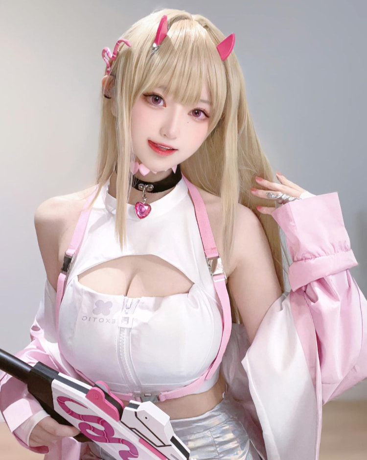 可爱的娇羞感！嫩乳微露《千阳》散发清纯迷人的性感味道！