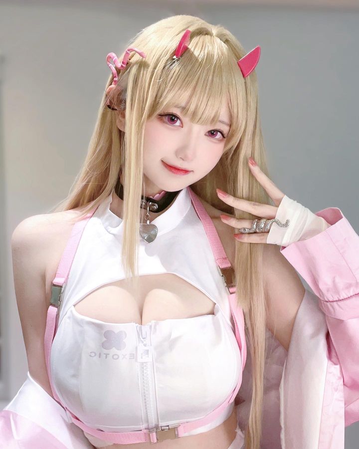 可爱的娇羞感！嫩乳微露《千阳》散发清纯迷人的性感味道！