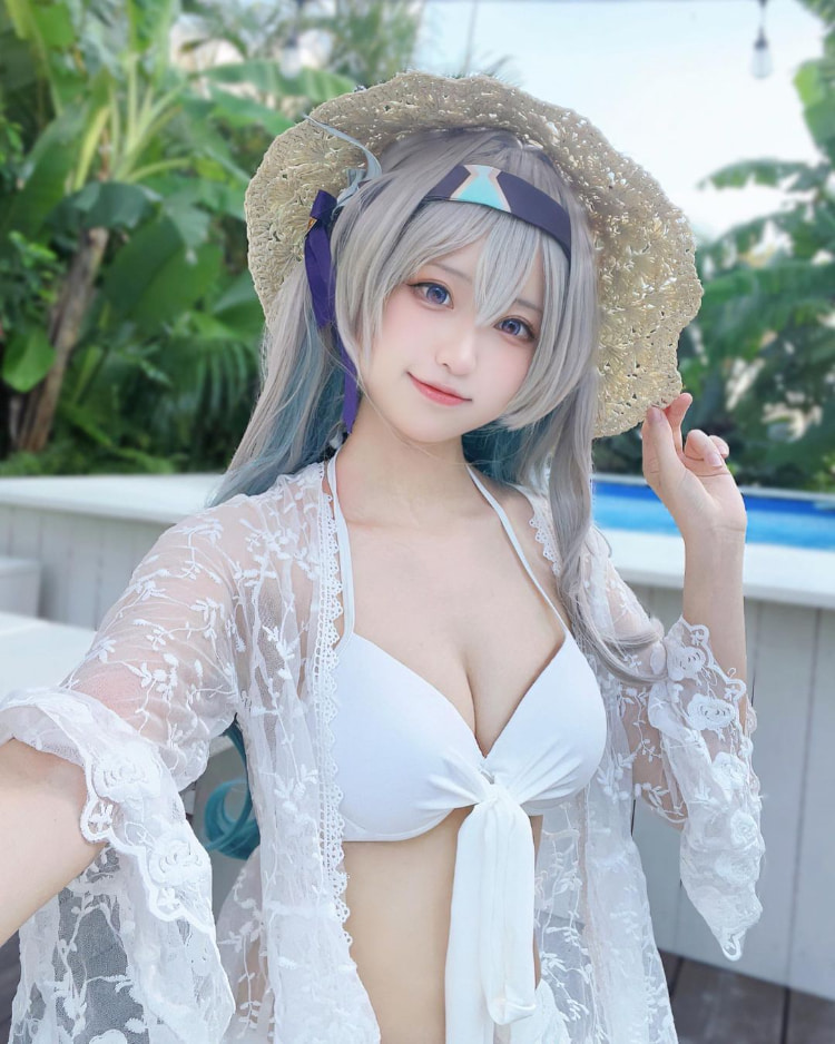 可爱的娇羞感！嫩乳微露《千阳》散发清纯迷人的性感味道！