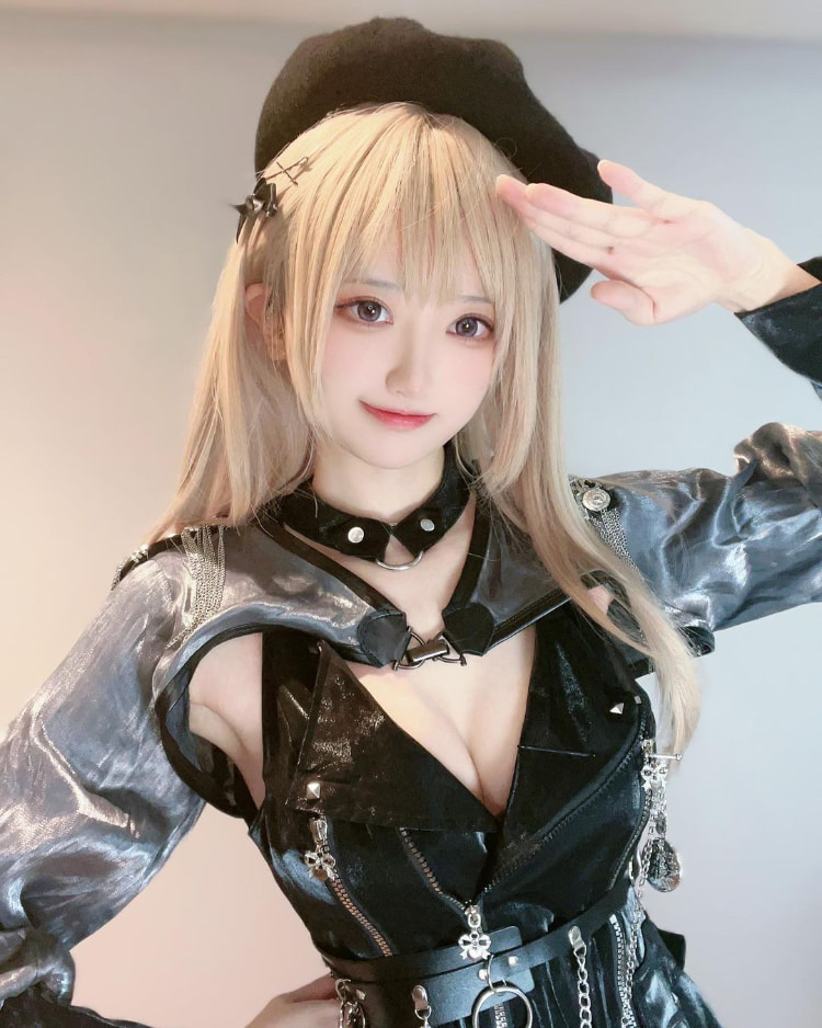 可爱的娇羞感！嫩乳微露《千阳》散发清纯迷人的性感味道！