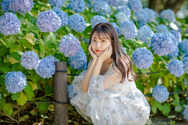 胸大更有脑！火辣美女《りさありさ》写真偶像竟是「门萨俱乐部」会员！