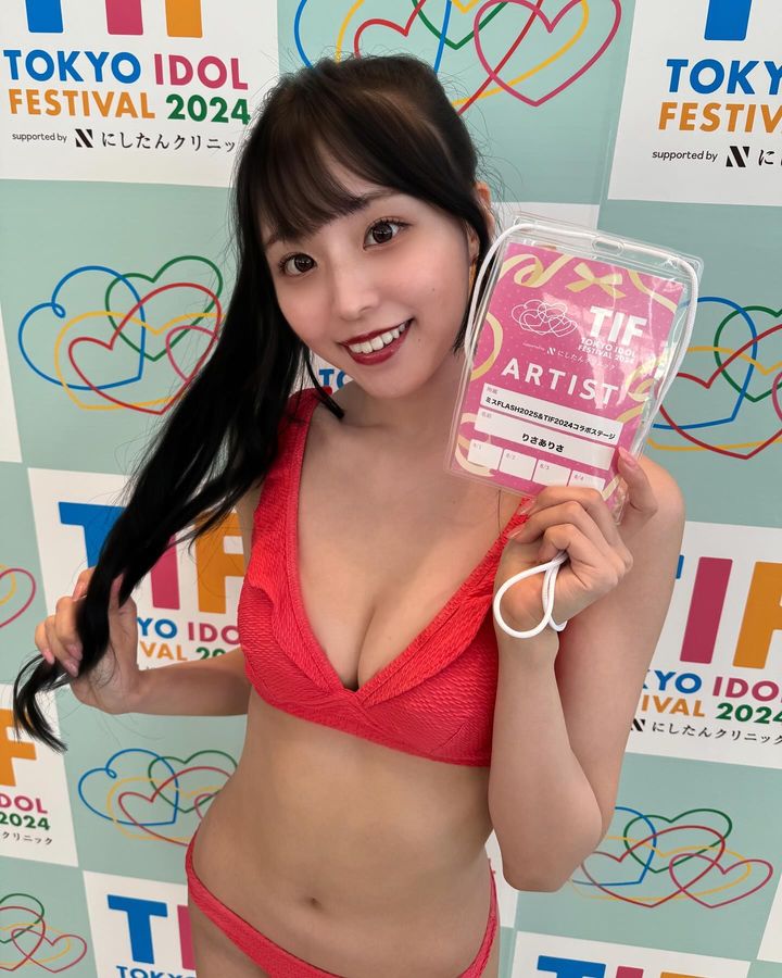 胸大更有脑！火辣美女《りさありさ》写真偶像竟是「门萨俱乐部」会员！