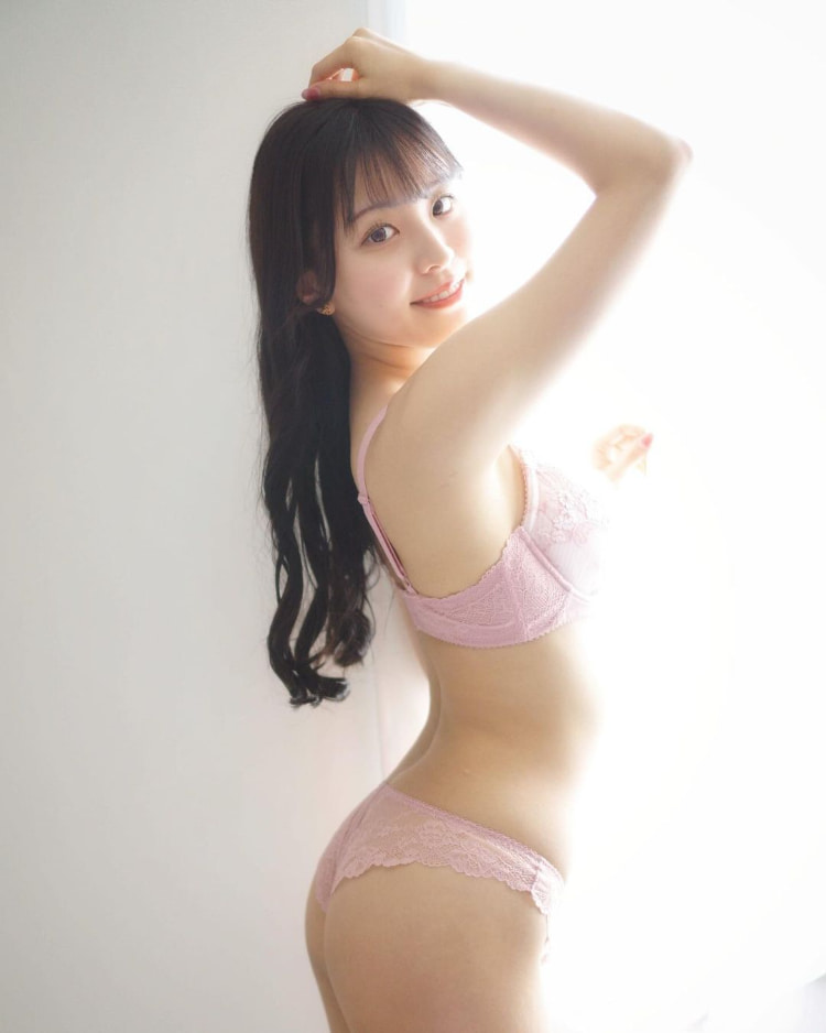 胸大更有脑！火辣美女《りさありさ》写真偶像竟是「门萨俱乐部」会员！