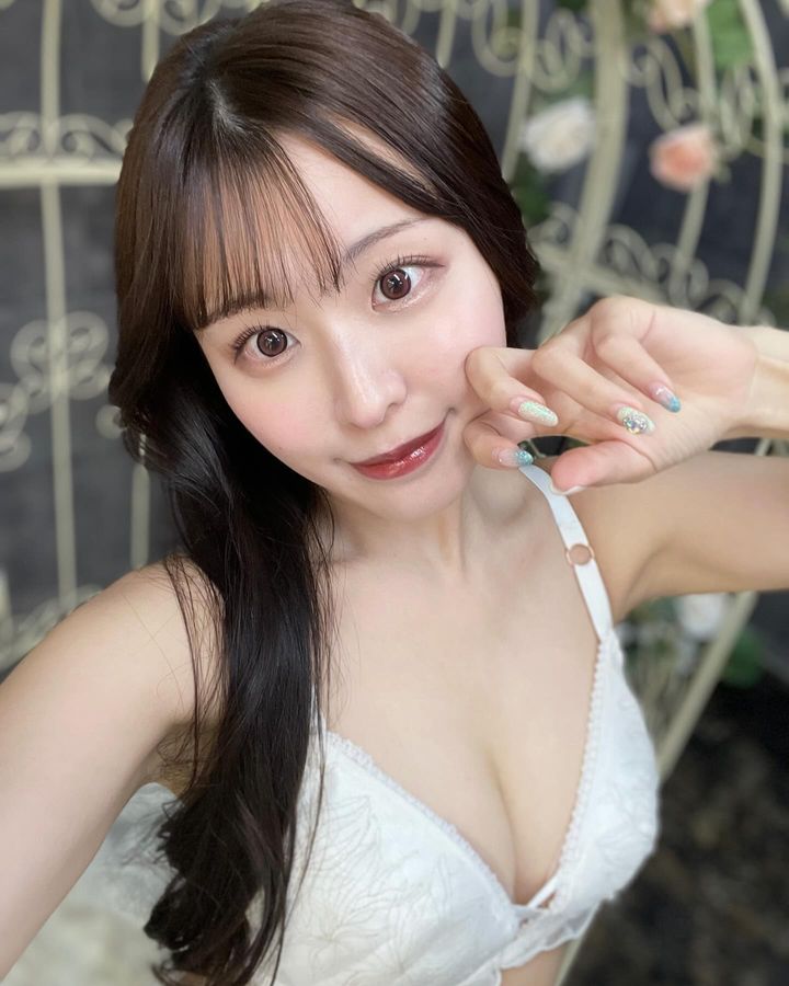 胸大更有脑！火辣美女《りさありさ》写真偶像竟是「门萨俱乐部」会员！