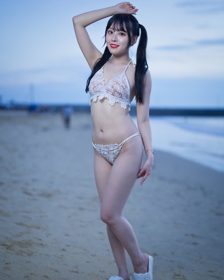 胸大更有脑！火辣美女《りさありさ》写真偶像竟是「门萨俱乐部」会员！