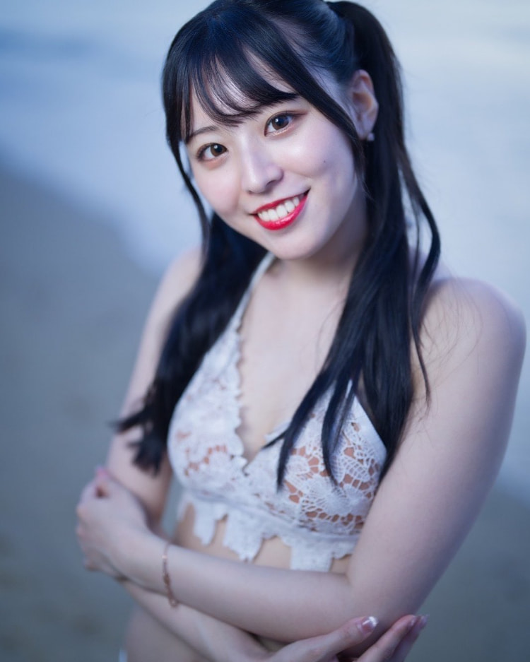 胸大更有脑！火辣美女《りさありさ》写真偶像竟是「门萨俱乐部」会员！