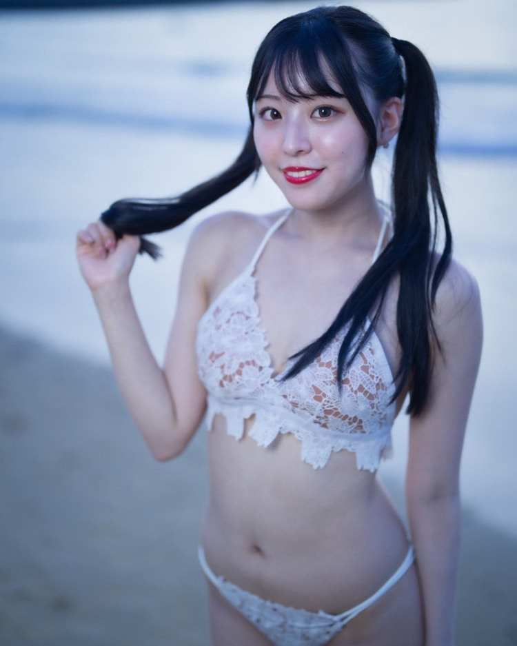 胸大更有脑！火辣美女《りさありさ》写真偶像竟是「门萨俱乐部」会员！