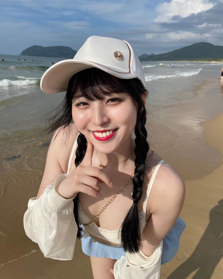 胸大更有脑！火辣美女《りさありさ》写真偶像竟是「门萨俱乐部」会员！