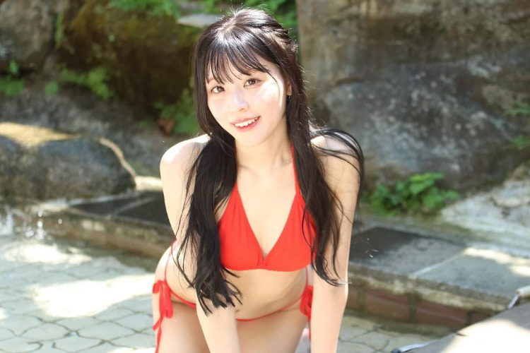 胸大更有脑！火辣美女《りさありさ》写真偶像竟是「门萨俱乐部」会员！